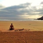 Meditando en la arena de Mataleñas