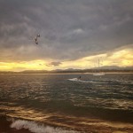 Volando en ‘kite surf’ hacia el Puntal