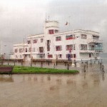 El Marítimo con la vista puesta en la lluvia tras los cristales