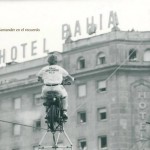 Los Bordini, subiendo en moto al tejado del antiguo hotel Bahía