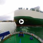 Entrada de un buque cochero de 227 metros de eslora en la bahía de Santander