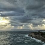 El sol busca resquicios para colarse en Cantabria