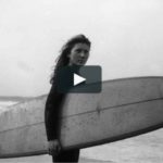 Así surfeaba en sus inicios Laura Revuelta, pionera del surf cántabro