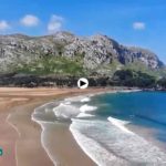 La infinita costa de Cantabria: la playa de Oriñon y su ballena