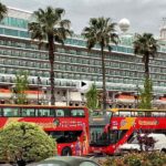 El crucero Azura de cerca