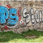 Unos cuantos grafitis echan a los escaladores de la mítica pared de Los Peligros