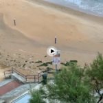 Las mareas vivas de agosto cubren las playas santanderinas. Fíjate hasta donde subió la marea