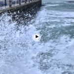 La belleza de ver hoy estrellarse las olas a cámara lenta