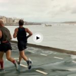 Un martes en tonos grises y a poco que te fijes verás aterrizar el avión de Barcelona