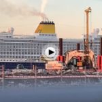 Domingo 7:30 de la mañana y este crucero atracando en Santander