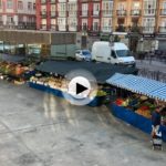 Los preparativos de los puestos de la plaza de la Esperanza