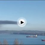 El incendio de la embarcación de ayer visto desde el Sardinero
